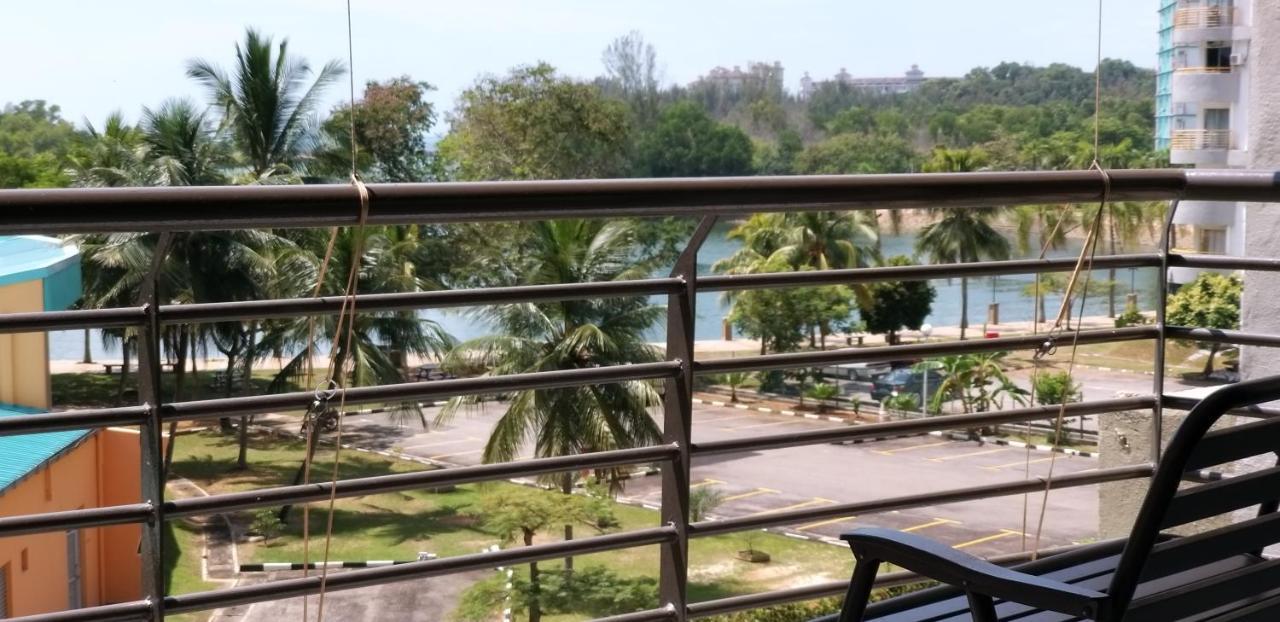 Homestay Haizal Telok Kemang Port Dickson Exterior photo